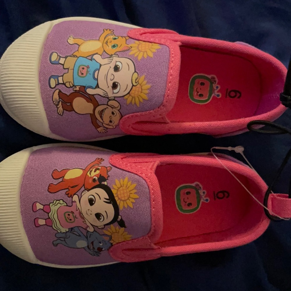 Cocomelon slip on shoes never worn